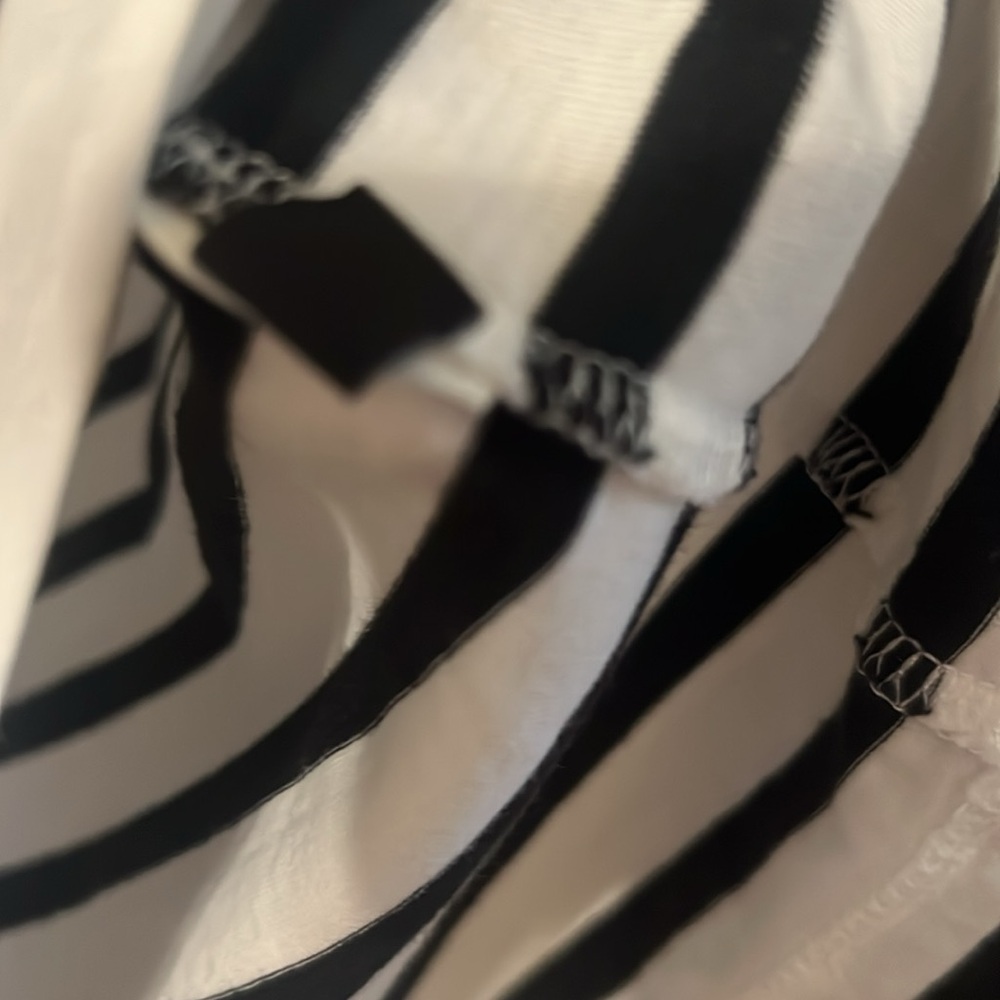 💜💜kate spade queen bee tees large - Picture 3 of 4